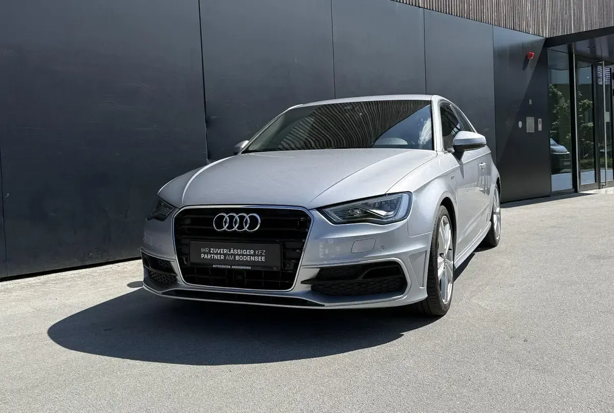 Second-hand Audi A3 S-Line 150 CP (110 kW) 2015 Argintiu Berlinǎ