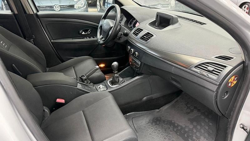 Gebraucht Renault Mégane III Expression 106 PS (77 kW) 2012 Grau Limousine