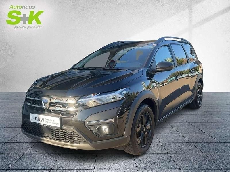 Perlmuttschwarz metallic (schwarz) Gebraucht 2022 Dacia Jogger Extreme Van / Kleinbus | 17.980 € (Fairer Preis) - Bild 1/4
