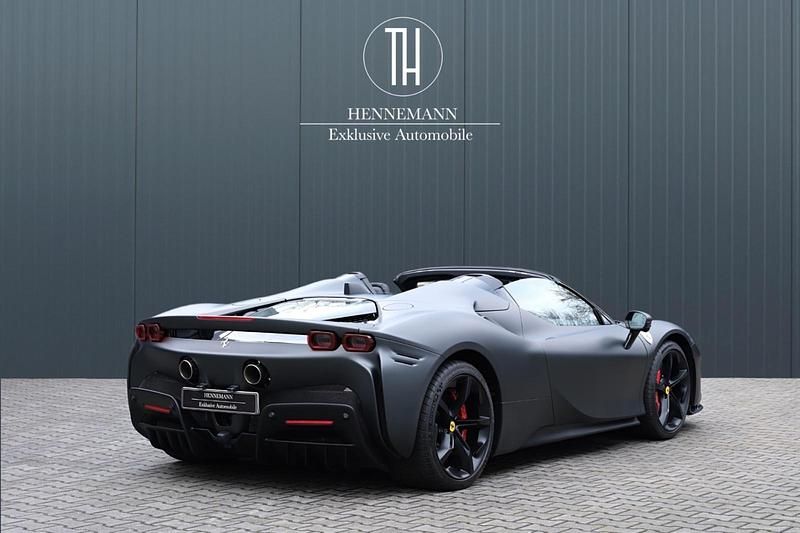 Gebraucht Ferrari SF90 999 PS (734 kW) 2024 Grau Cabrio