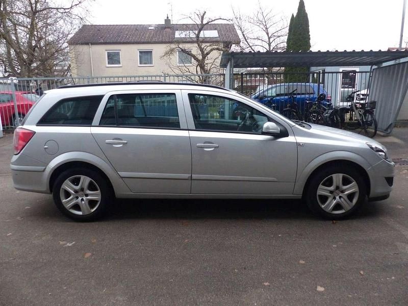 Gebraucht Opel Astra Innovation 116 PS (85 kW) 2008 Silber Kombi