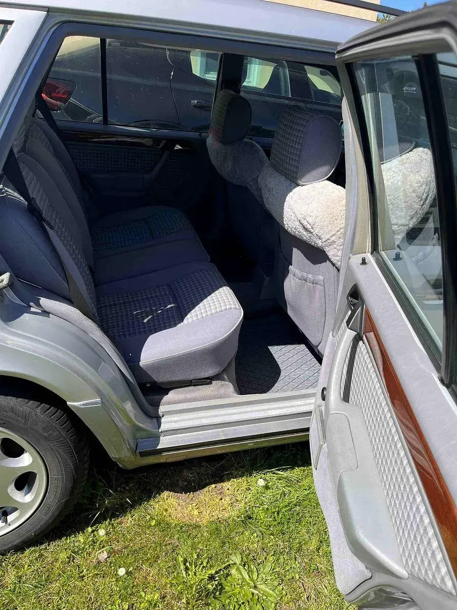 Gebraucht Mercedes E230 132 PS (97 kW) 1991 Silber Kombi