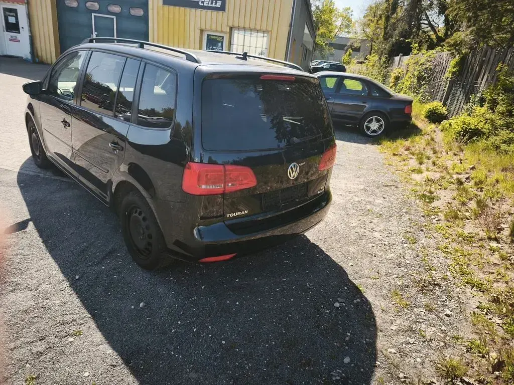 Gebraucht VW Touran Cup 105 PS (77 kW) 2015 Schwarz Van / Kleinbus
