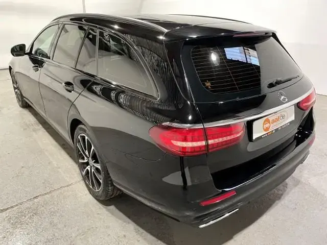 Używany Mercedes E400 330 KM (242 kW) 2020 Czarny Kombi