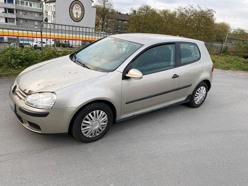 Usata VW Golf V 85 CV (62 kW) 2004 Beige Utilitaria