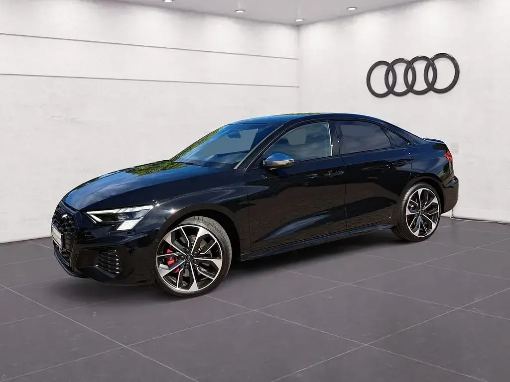 Gebraucht Audi S3 Ambiente 310 PS (228 kW) 2024 Mythosschwarz metallic Limousine