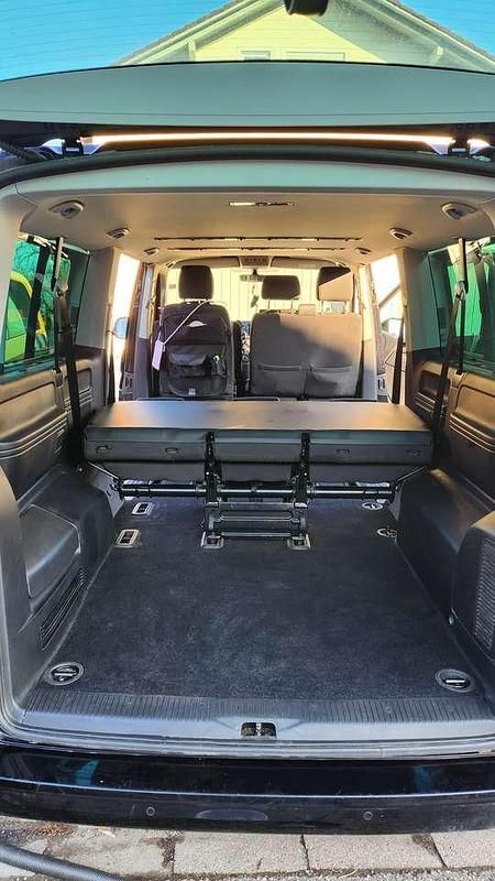 Gebraucht VW Caravelle Highline 150 PS (110 kW) 2018 Schwarz Van / Kleinbus