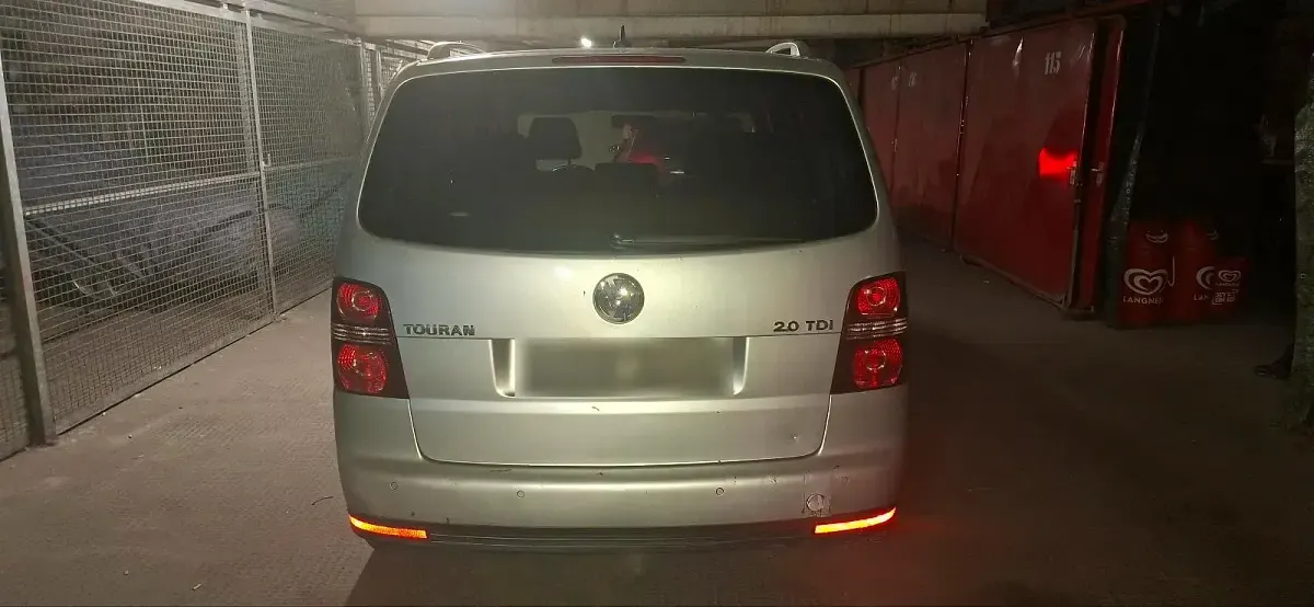 Gebraucht VW Touran 140 PS (102 kW) 2007 Silber Van / Kleinbus