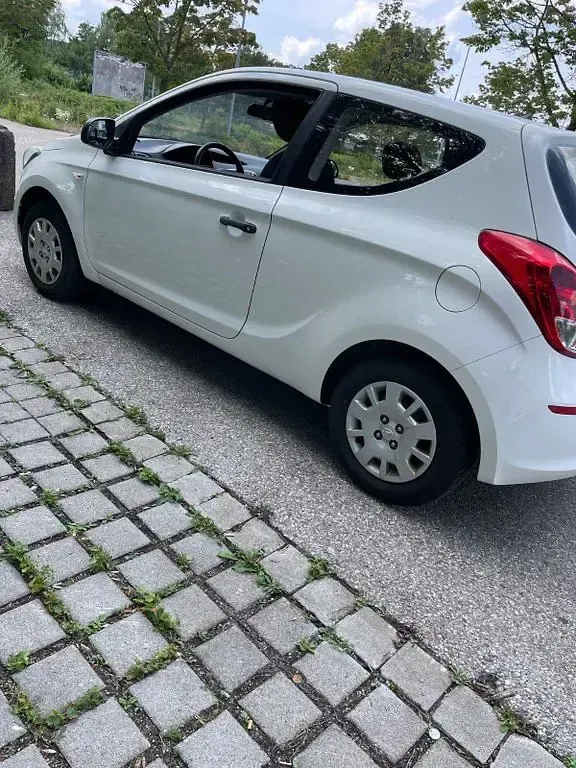 Gebraucht Hyundai i20 Edition 86 PS (63 kW) 2014 Silber Kleinwagen