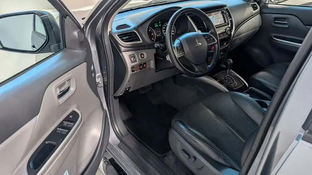Gebraucht Mitsubishi L200 Top 181 PS (133 kW) 2016 Grau Pickup