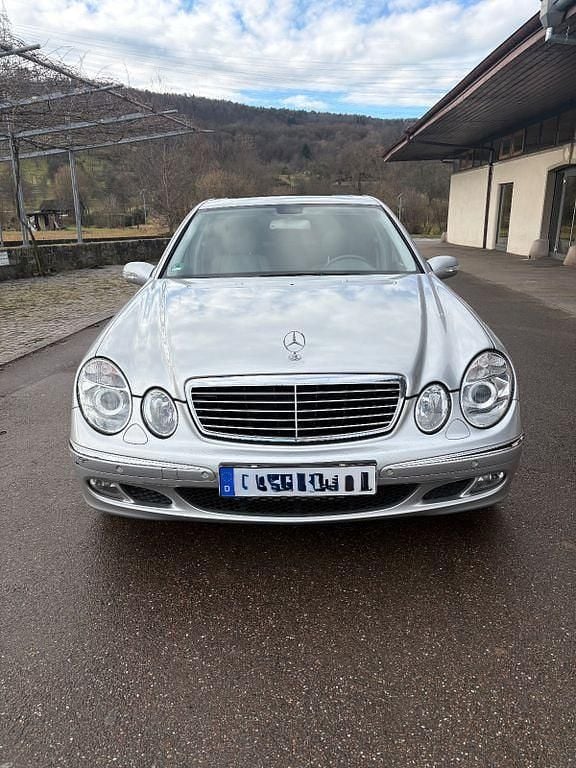 Silber Gebraucht 2005 Mercedes E350 Elegance Limousine | 4.000 € (Superpreis) - Bild 1/4