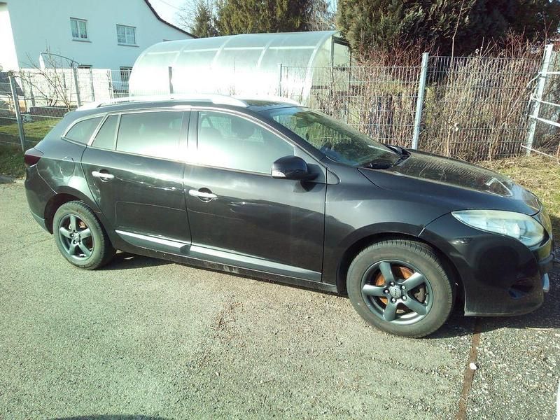 Gebraucht Renault Mégane III Dynamique 131 PS (96 kW) 2010 Schwarz Limousine
