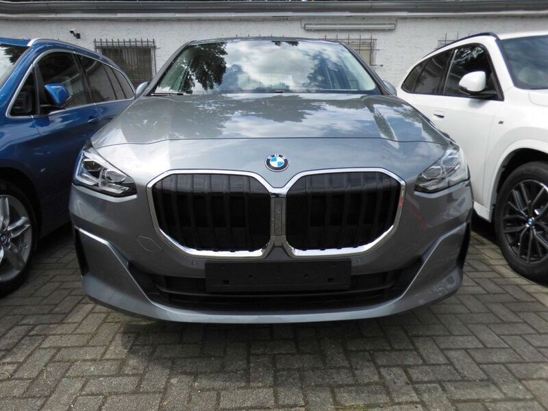 Gebraucht BMW 220 Active Tourer 170 PS (125 kW) 2024 Grau Van / Kleinbus