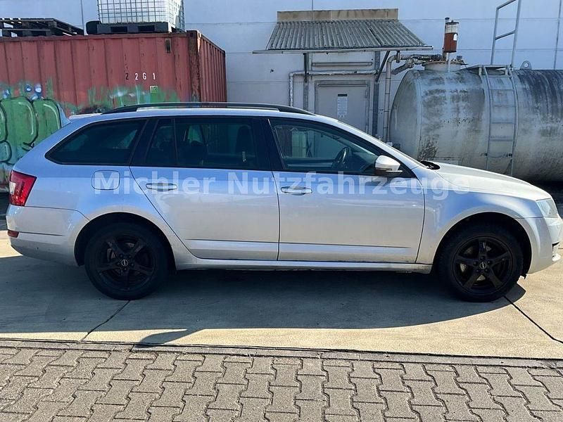 Gebraucht Skoda Octavia Ambition 150 PS (110 kW) 2014 Silber Kleinwagen