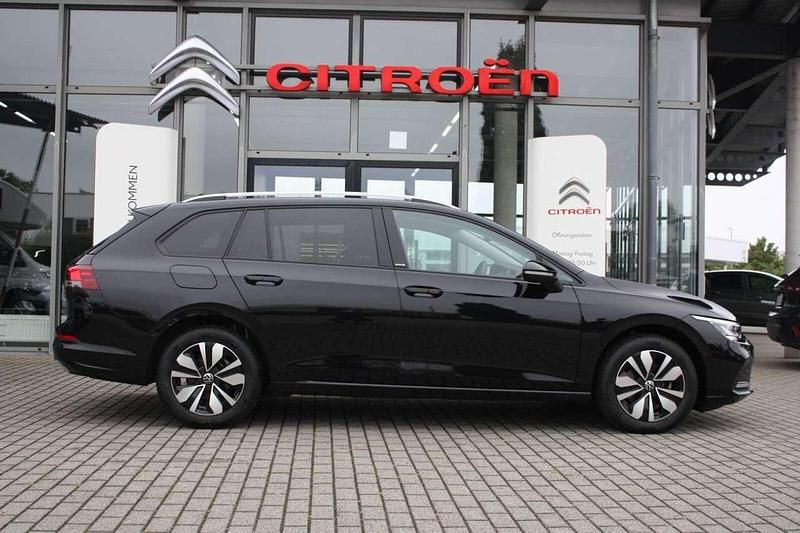 Gebraucht VW Golf VIII Move 131 PS (96 kW) 2024 Deep black perleffekt Kombi