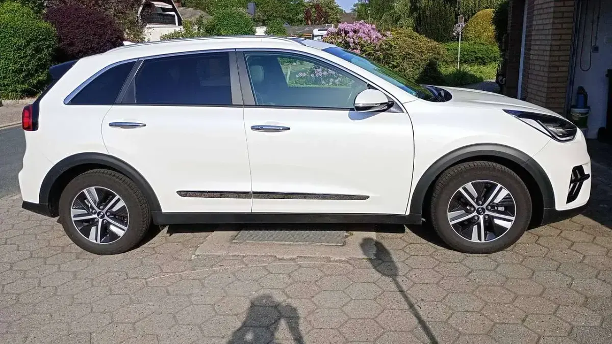 Gebraucht Kia Niro Plus 141 PS (103 kW) 2021 Weiß SUV