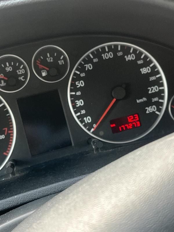 Gebraucht Audi A6 170 PS (125 kW) 2002 Grau Limousine