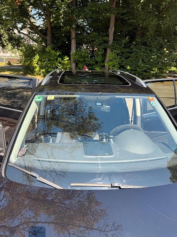 Schwarz Gebraucht 2011 VW Touran Van / Kleinbus | 6.490 € (Guter Preis) - Bild 1/4