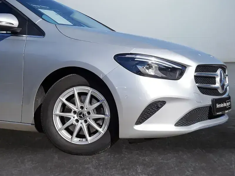 Gebraucht Mercedes B200 150 PS (110 kW) 2022 Silber Kleinwagen