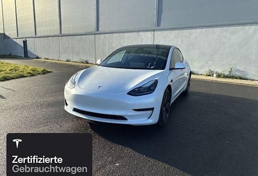 Weiß Gebraucht 2021 Tesla Model 3 Long Range RWD Limousine | 29.900 € (Teuer) - Bild 1/4
