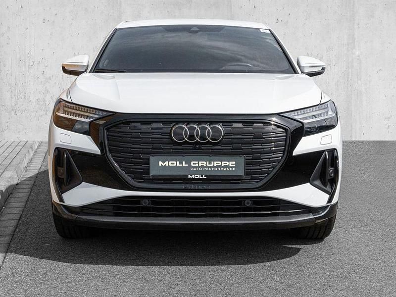 Gebraucht Audi e-tron 219 kW (299 PS) 2023 Gletscherweiß (metallic) SUV