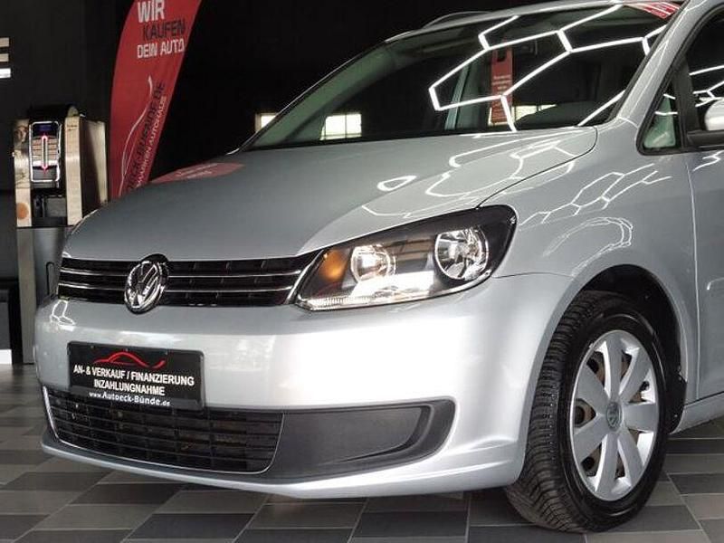Silber Gebraucht 2013 VW Touran Comfortline Van / Kleinbus | 10.790 € (Fairer Preis) - Bild 1/4