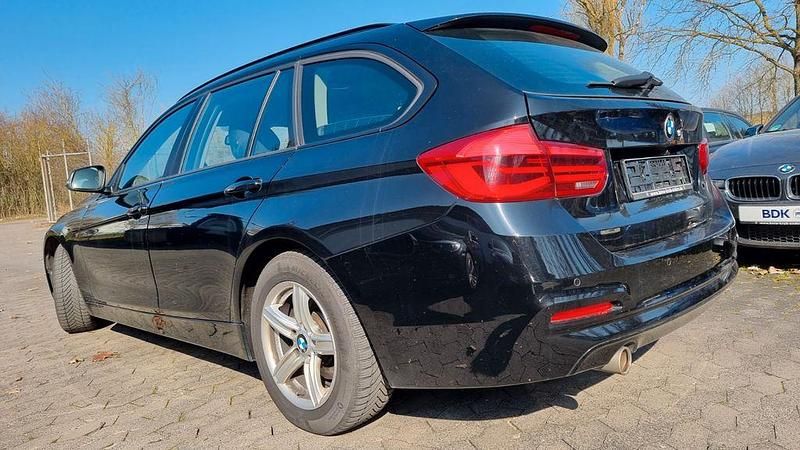 Gebraucht BMW 318 Advantage 136 PS (100 kW) 2018 Schwarz Kombi