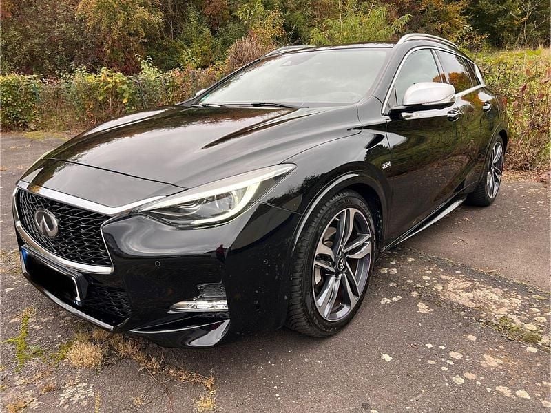 Schwarz Gebraucht 2016 Infiniti Q30 Sport Tech Kleinwagen | 17.500 € (Etwas zu teuer) - Bild 1/4