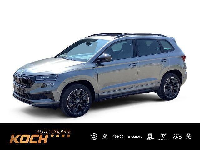 Schwarzmagic perleffekt Neu 2025 Skoda Karoq SportLine SUV | 47.799 € - Bild 1/4