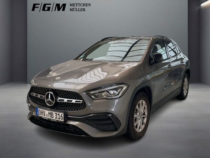 Mountaingrau metallic Gebraucht 2023 Mercedes GLA250 AMG line SUV | 40.690 € (Fairer Preis) - Bild 1/4