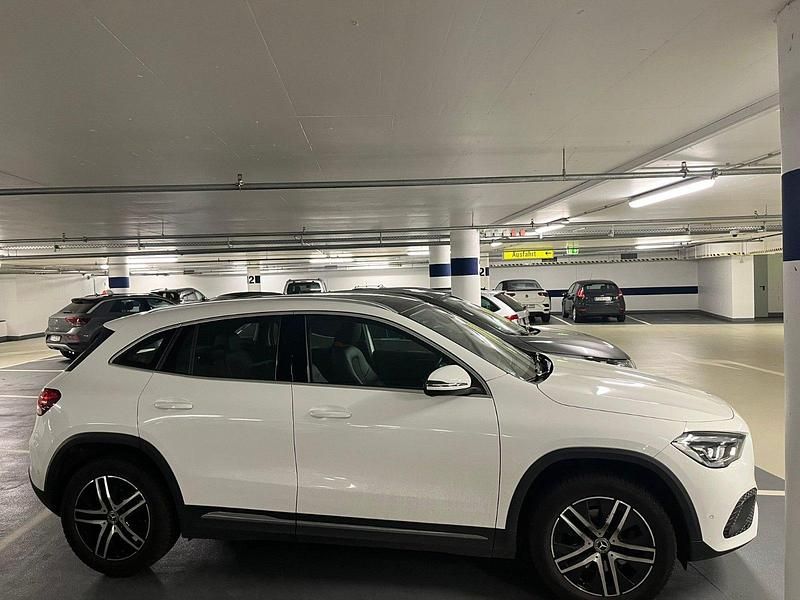 Gebraucht Mercedes GLA200 163 PS (119 kW) 2020 Weiß SUV