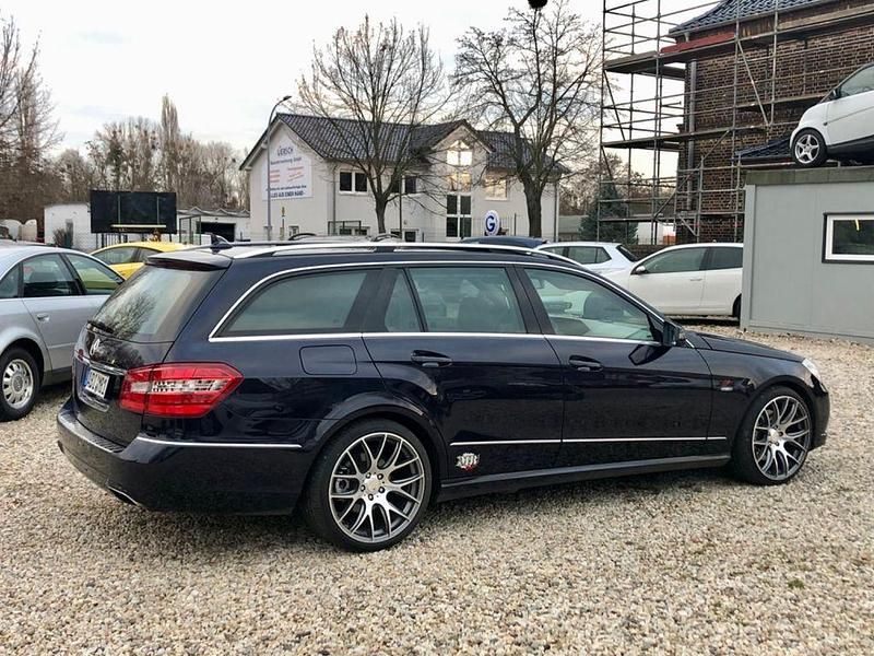 Gebraucht Mercedes E350 265 PS (194 kW) 2011 Blau Kombi