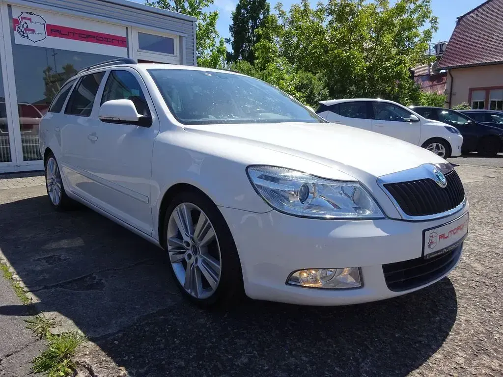 Usado Skoda Octavia RS 140 CV (102 kW) 2013 Blanco Familiar