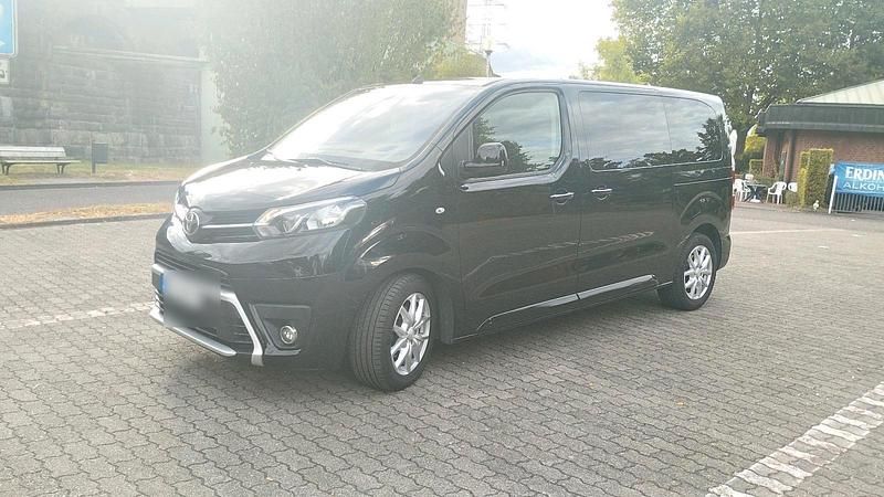 Schwarz Gebraucht 2017 Toyota Proace Verso Comfort Kombi | 25.900 € (Etwas zu teuer) - Bild 1/4