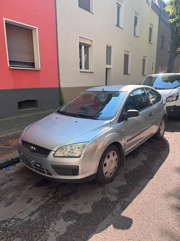 Gebraucht Ford Focus 100 PS (73 kW) 2006 Silber Limousine