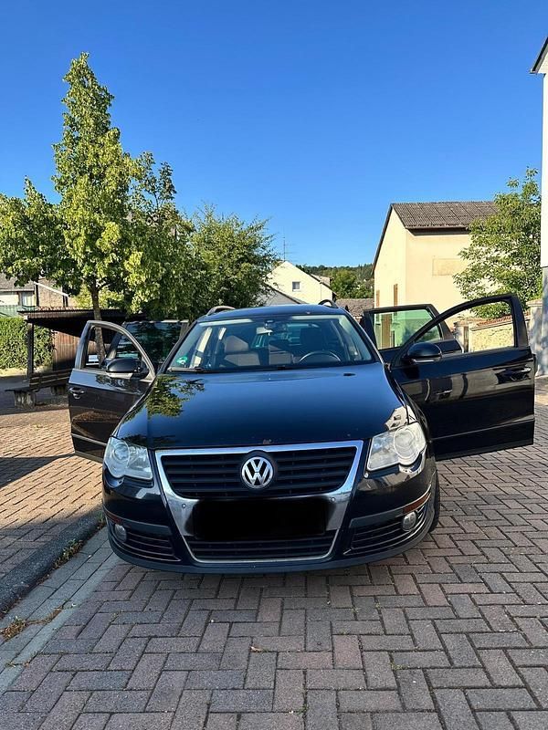 Schwarz Gebraucht 2010 VW Passat Kombi | 2.500 € (Guter Preis) - Bild 1/4