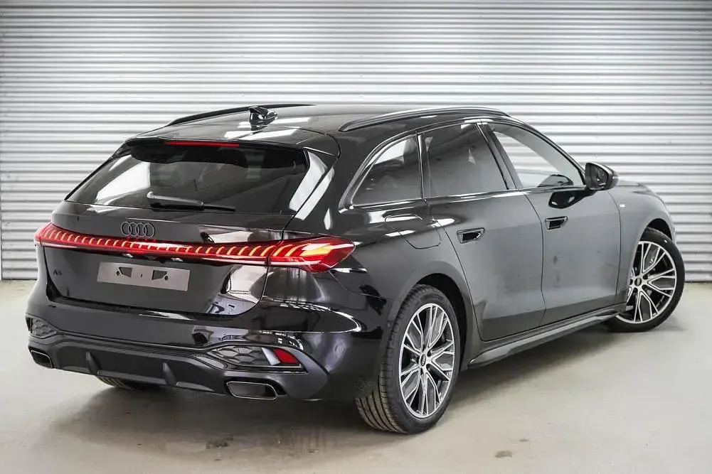 Neu Audi A5 S-Line 204 PS (150 kW) 2026 Mythosschwarz metallic (0e) Kombi