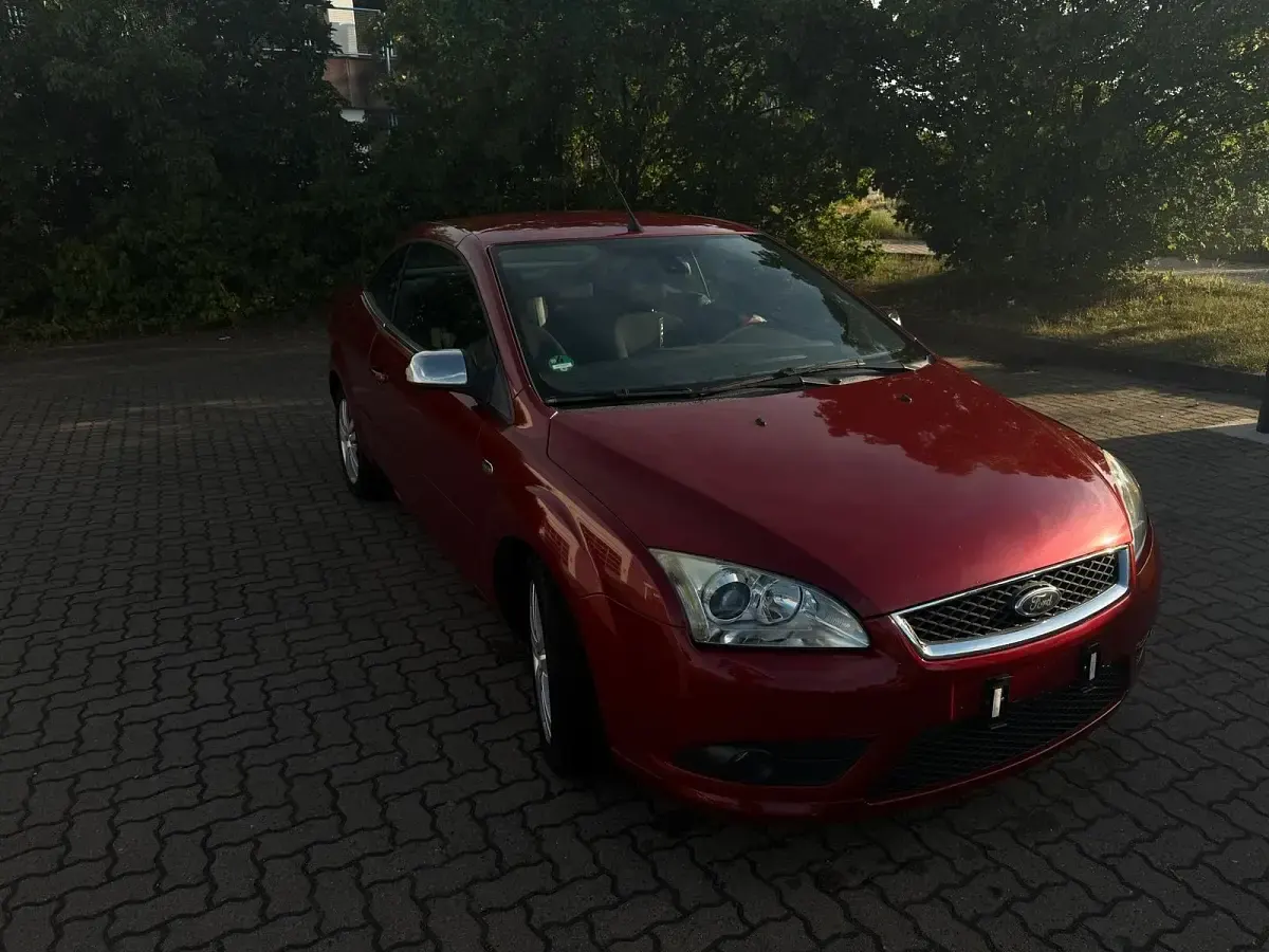Gebraucht Ford Focus Cabriolet 101 PS (74 kW) 2007 Rot Cabrio