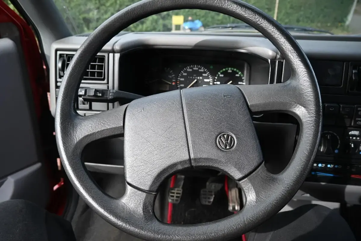 Second-hand VW Multivan 110 CP (80 kW) 1995 Roșu Monovolum