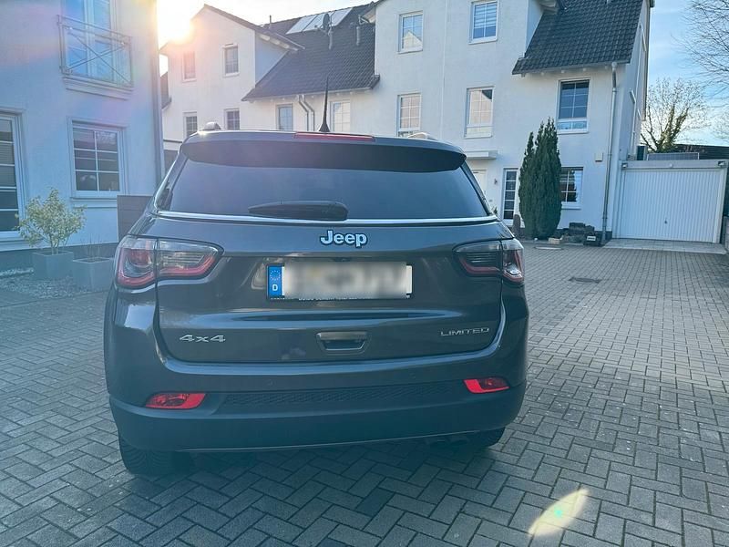 Gebraucht Jeep Compass Limited 170 PS (125 kW) 2020 Grau SUV