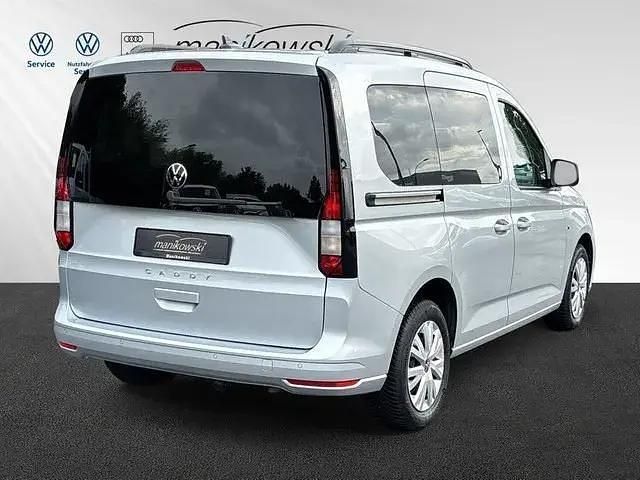 Second-hand VW Caddy 102 CP (75 kW) 2021 Argintiu Monovolum