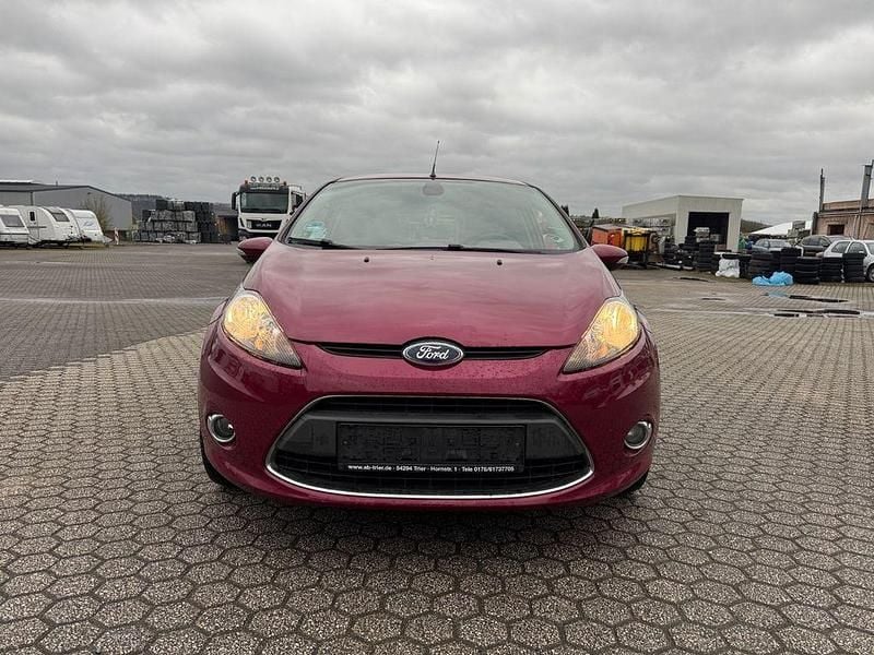 Gebraucht Ford Fiesta Titanium 95 PS (69 kW) 2010 Hot magenta Kleinwagen