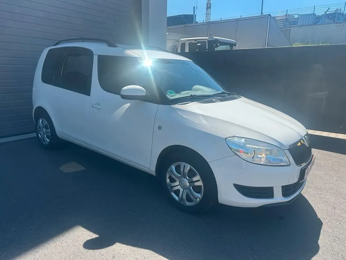 Gebraucht Skoda Roomster 105 PS (77 kW) 2015 Weiß Van / Kleinbus