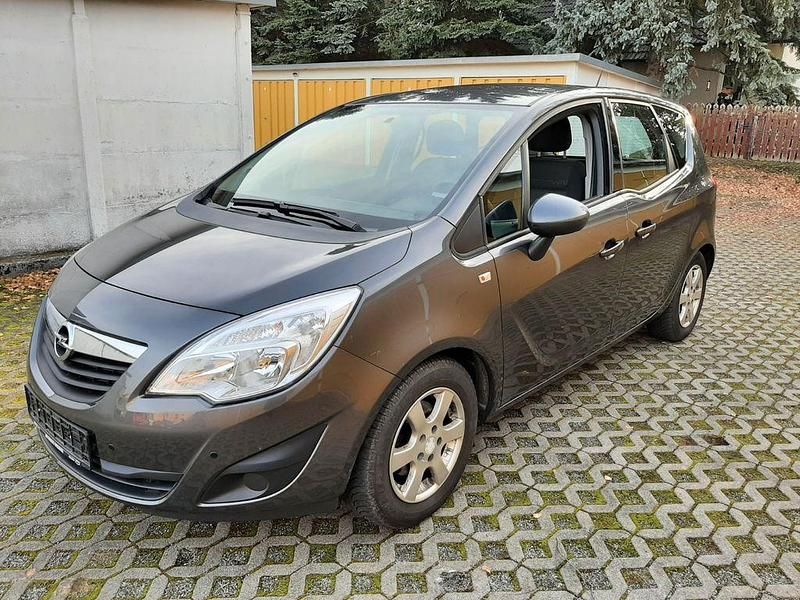 Grau Gebraucht 2010 Opel Meriva Edition Van / Kleinbus | 4.690 € (Fairer Preis) - Bild 1/4