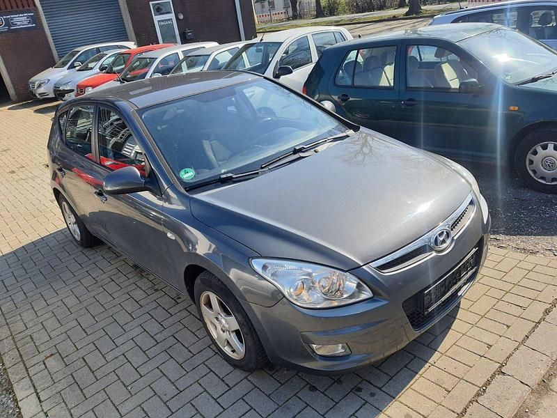 Gebraucht Hyundai i30 122 PS (89 kW) 2007 Grau Kleinwagen