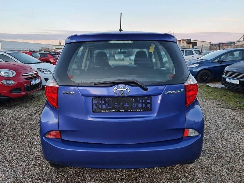 Gebraucht Toyota Verso-S Life 99 PS (72 kW) 2011 Satin blue mm Van / Kleinbus