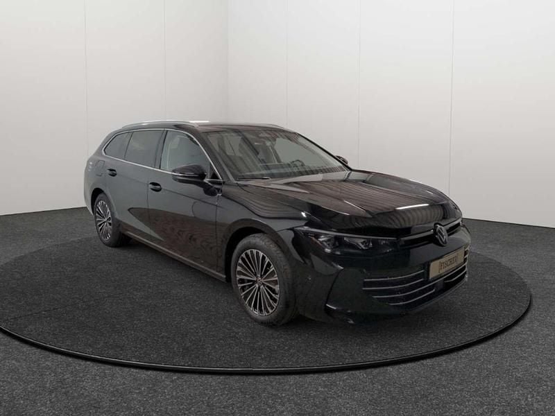 Gebraucht VW Passat Elegance 150 PS (110 kW) 2025 Schwarz Kombi