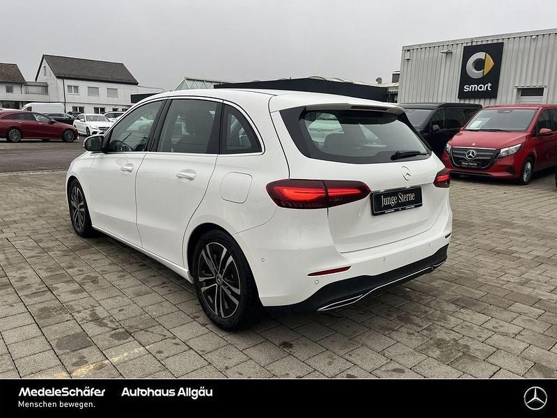 Gebraucht Mercedes B200 Advanced 150 PS (110 kW) 2024 Unilack polarweiß Van / Kleinbus