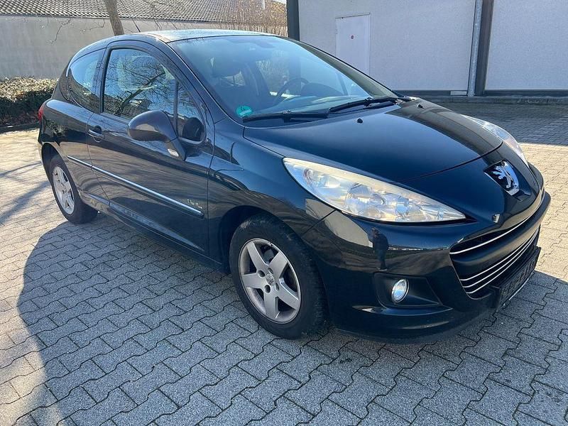 Gebraucht Peugeot 207 Tendance 73 PS (53 kW) 2011 Schwarz Limousine