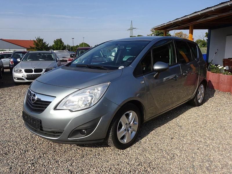 Grau Gebraucht 2011 Opel Meriva Design Edition Van / Kleinbus | 2.500 € (Superpreis) - Bild 1/4